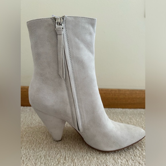 NIB Anthropologie Silent D Apage Cone Heel Booties in Light Grey Suede - Size 38 - Picture 7 of 15